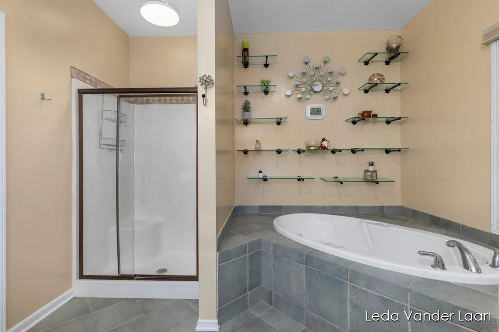 9520 Hidden Bluff Drive NE Rockford, MI 49341