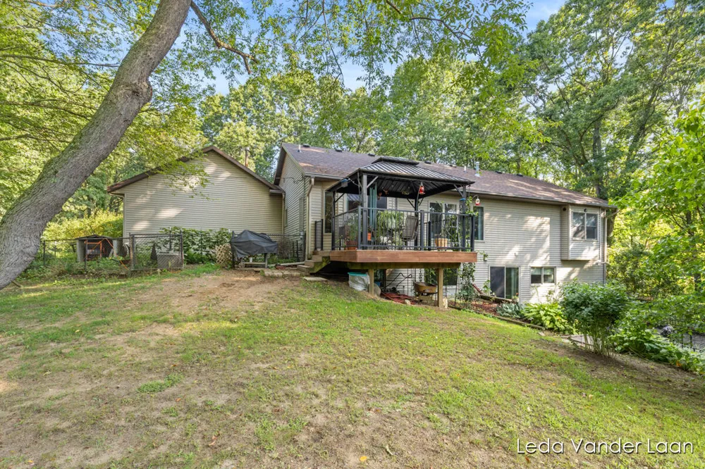 9520 Hidden Bluff Drive NE Rockford, MI 49341