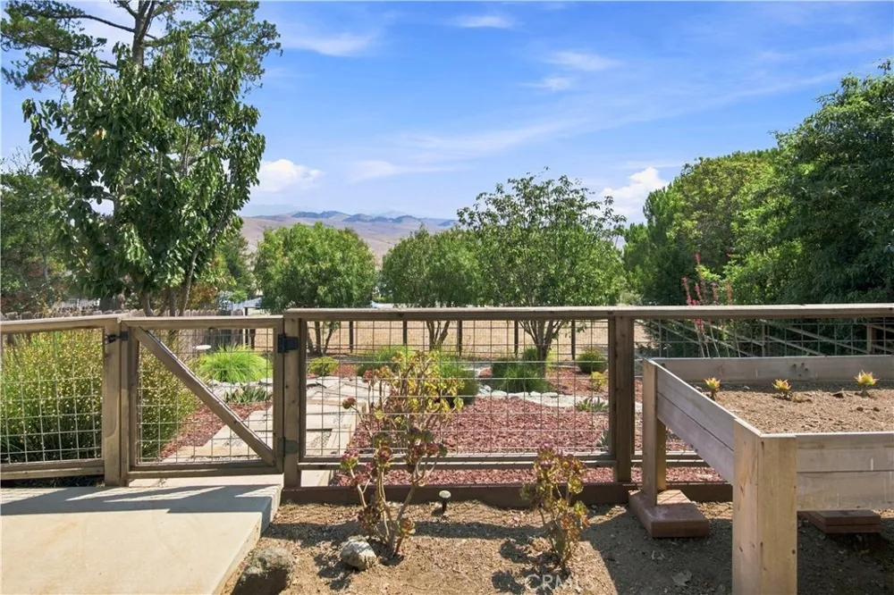 1716 Pineridge Drive Cambria, CA 93428