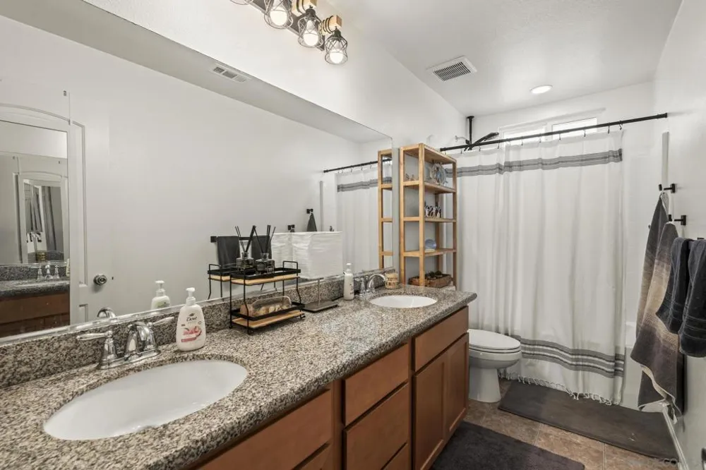 2431 Vernon Ranch Way Lemon Grove, CA 91945