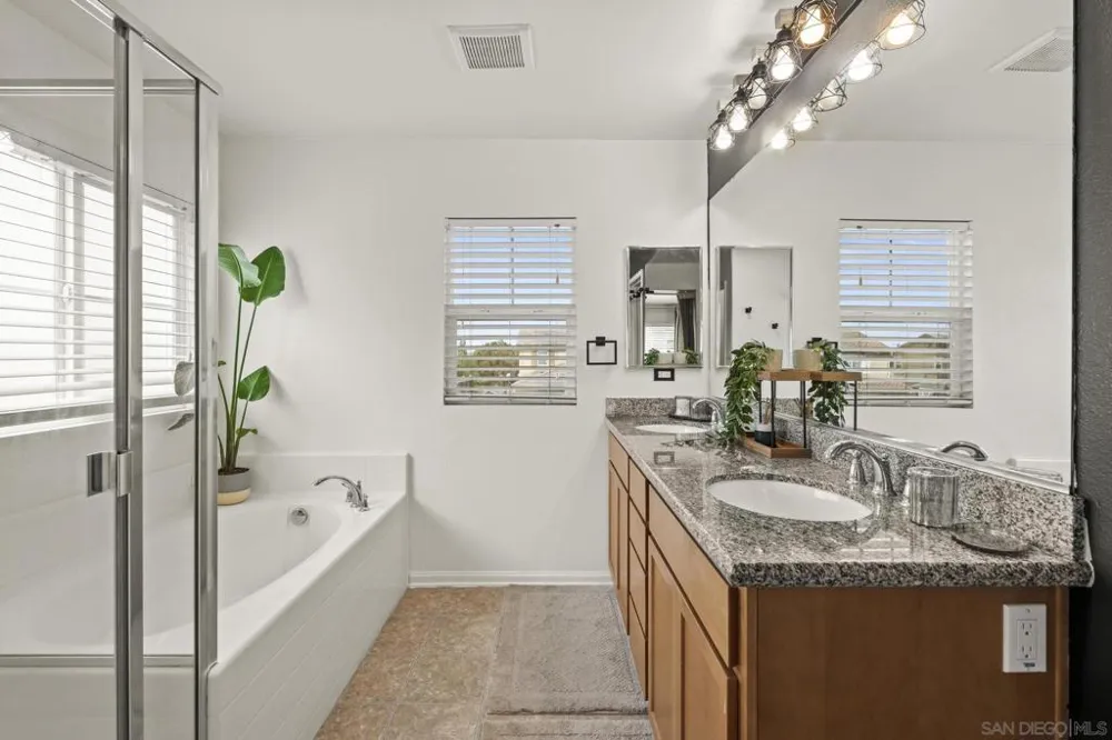 2431 Vernon Ranch Way Lemon Grove, CA 91945