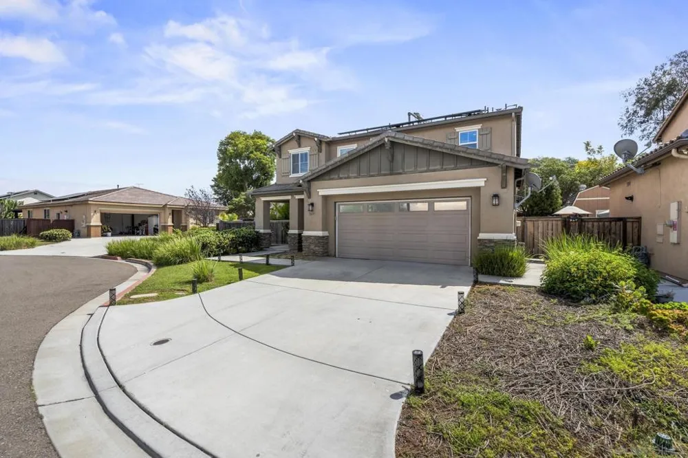 2431 Vernon Ranch Way Lemon Grove, CA 91945