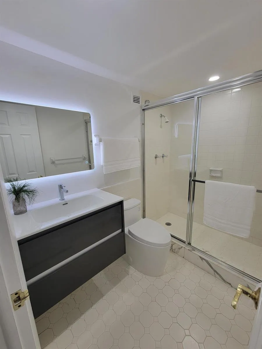 328 OCEAN BOULEVARD #607 Pompano Beach, FL 33062