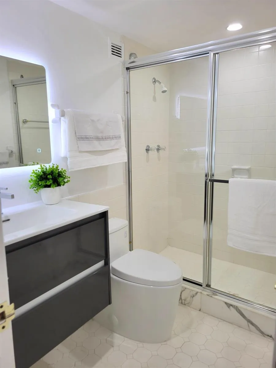 328 OCEAN BOULEVARD #607 Pompano Beach, FL 33062