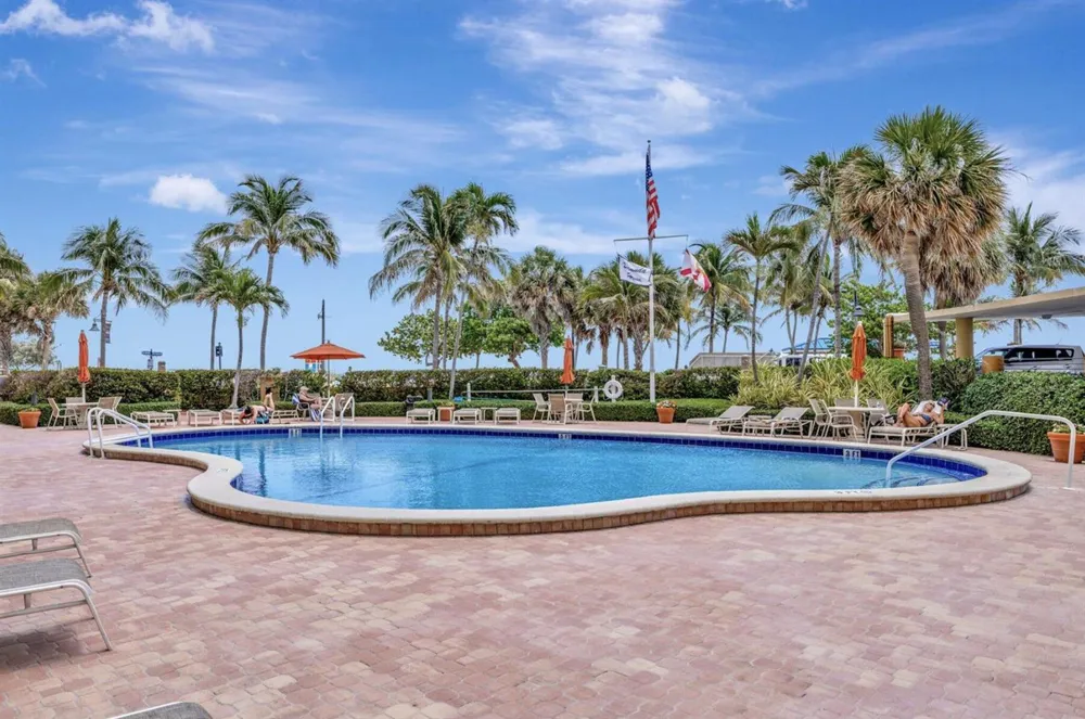328 OCEAN BOULEVARD #607 Pompano Beach, FL 33062