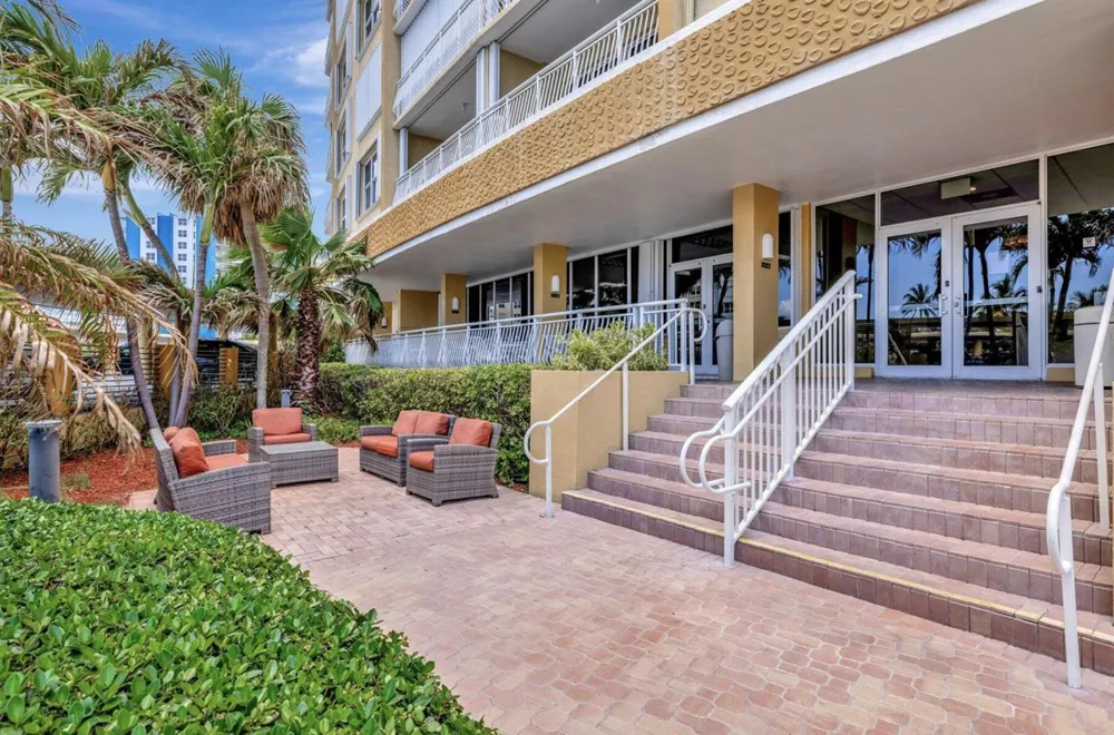 328 OCEAN BOULEVARD #607 Pompano Beach, FL 33062