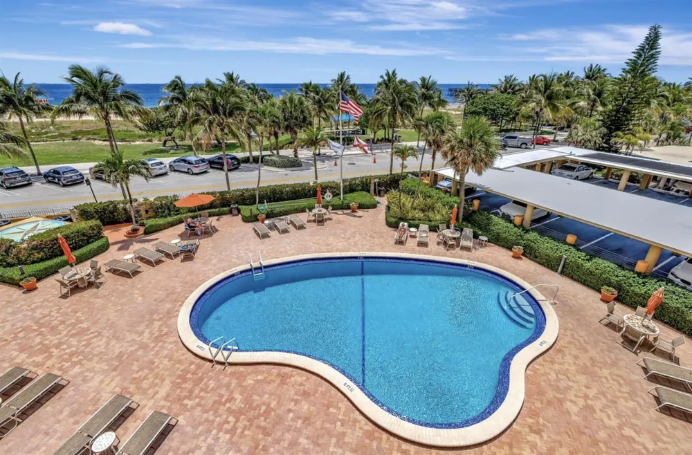 328 OCEAN BOULEVARD #607 Pompano Beach, FL 33062