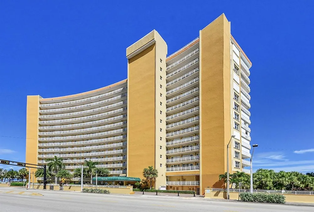 328 OCEAN BOULEVARD #607 Pompano Beach, FL 33062