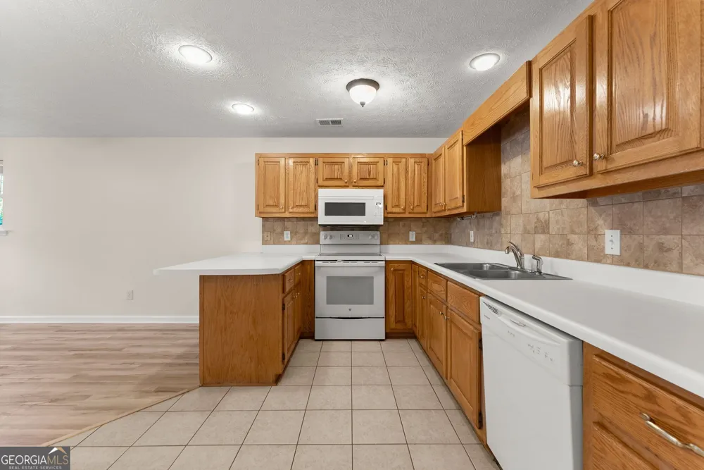 35 Clara Bell DR Cleveland, GA 30528