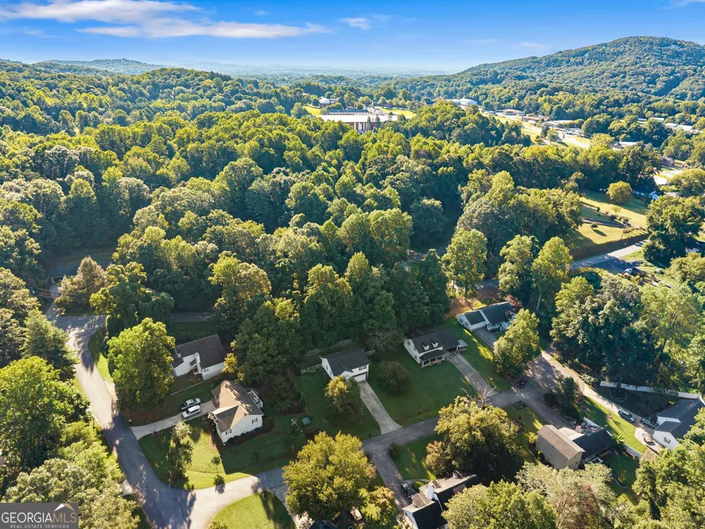 35 Clara Bell DR Cleveland, GA 30528