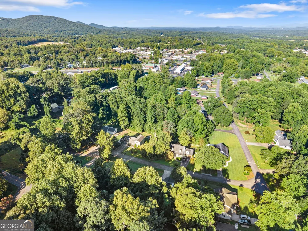 35 Clara Bell DR Cleveland, GA 30528