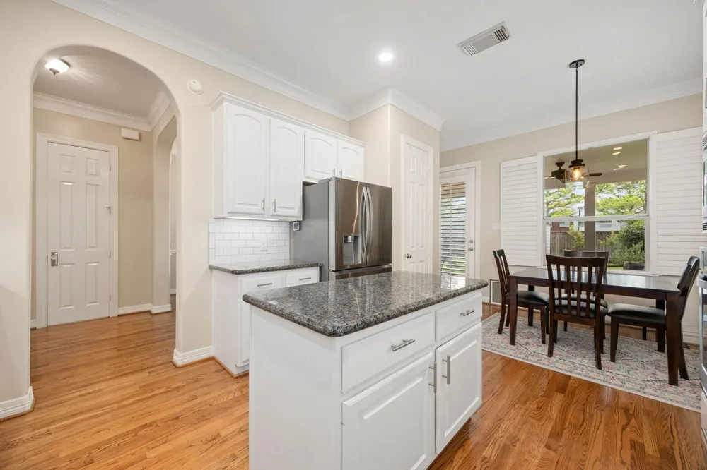 137 White Drive Bellaire, TX 77401