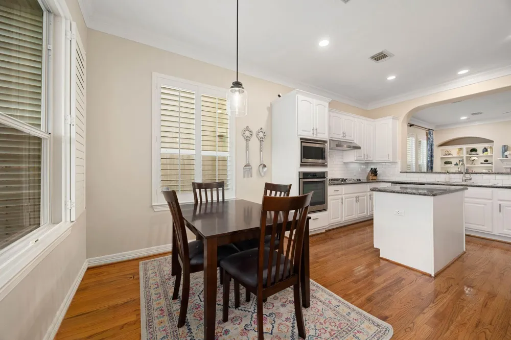 137 White Drive Bellaire, TX 77401