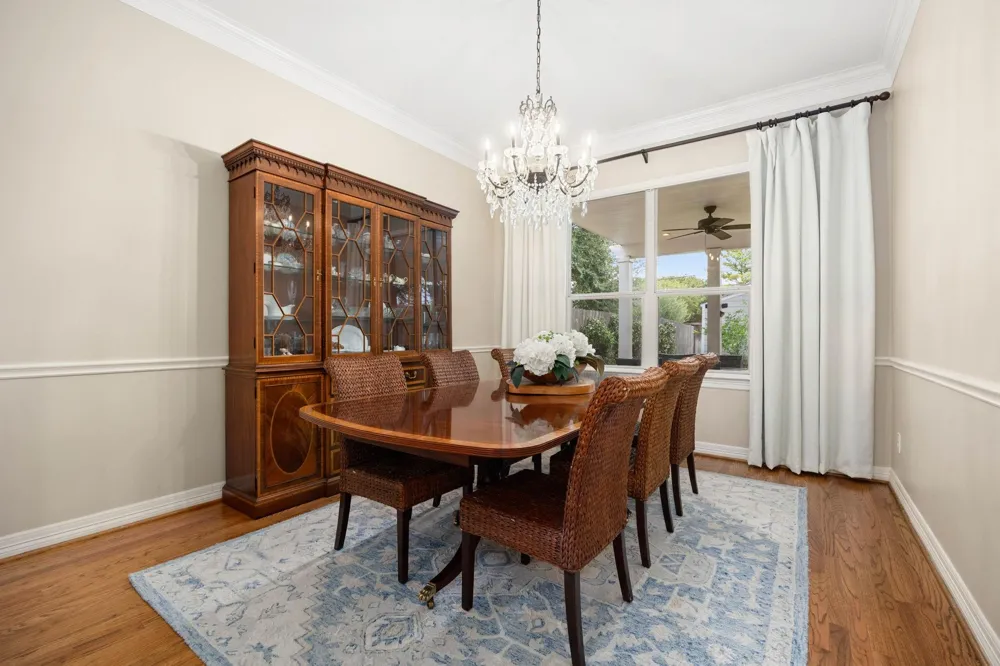 137 White Drive Bellaire, TX 77401