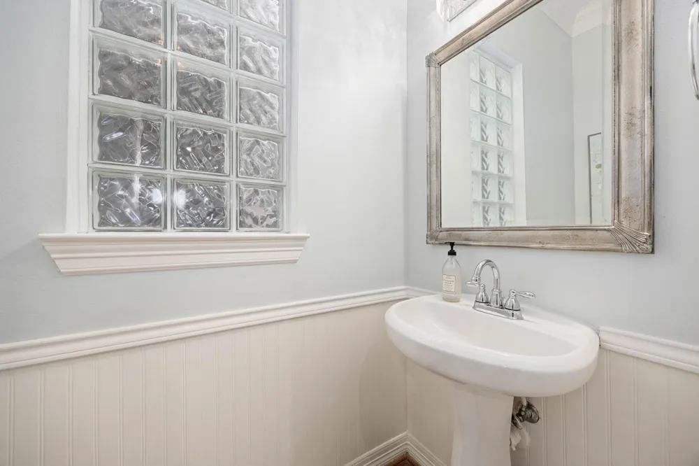 137 White Drive Bellaire, TX 77401