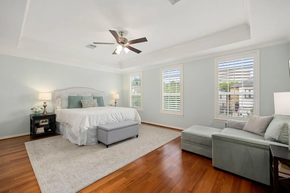 137 White Drive Bellaire, TX 77401
