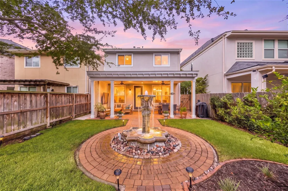 137 White Drive Bellaire, TX 77401