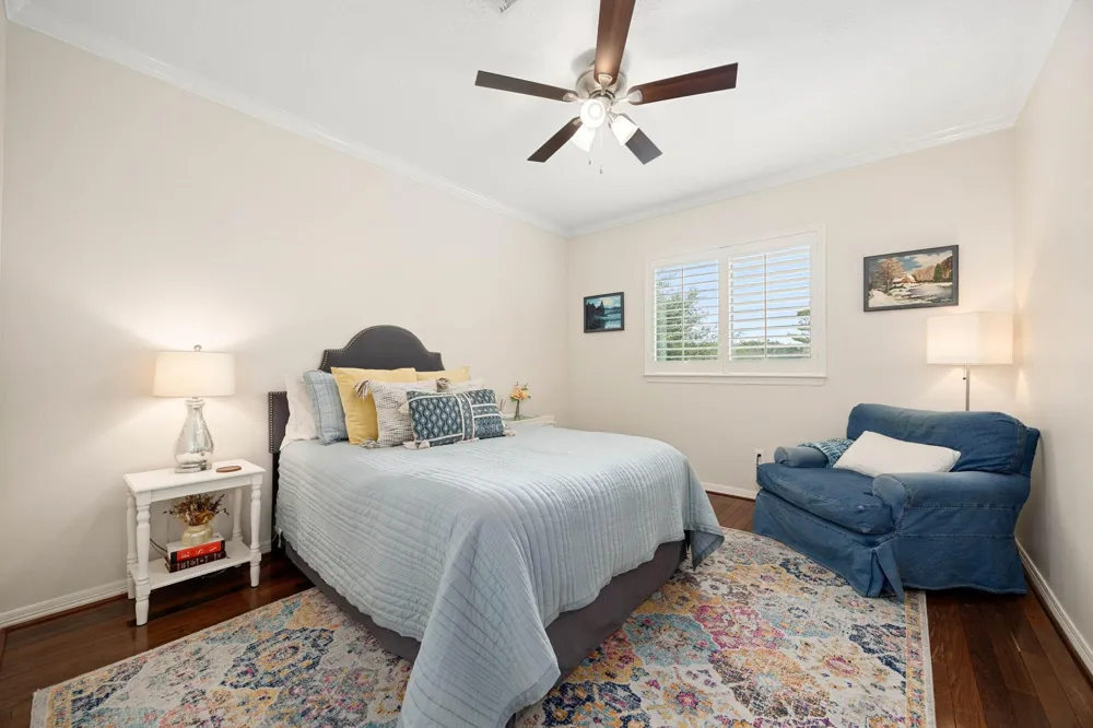 137 White Drive Bellaire, TX 77401