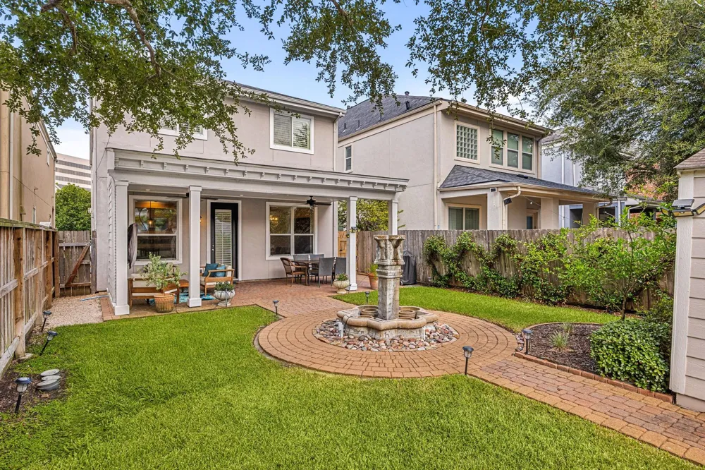 137 White Drive Bellaire, TX 77401