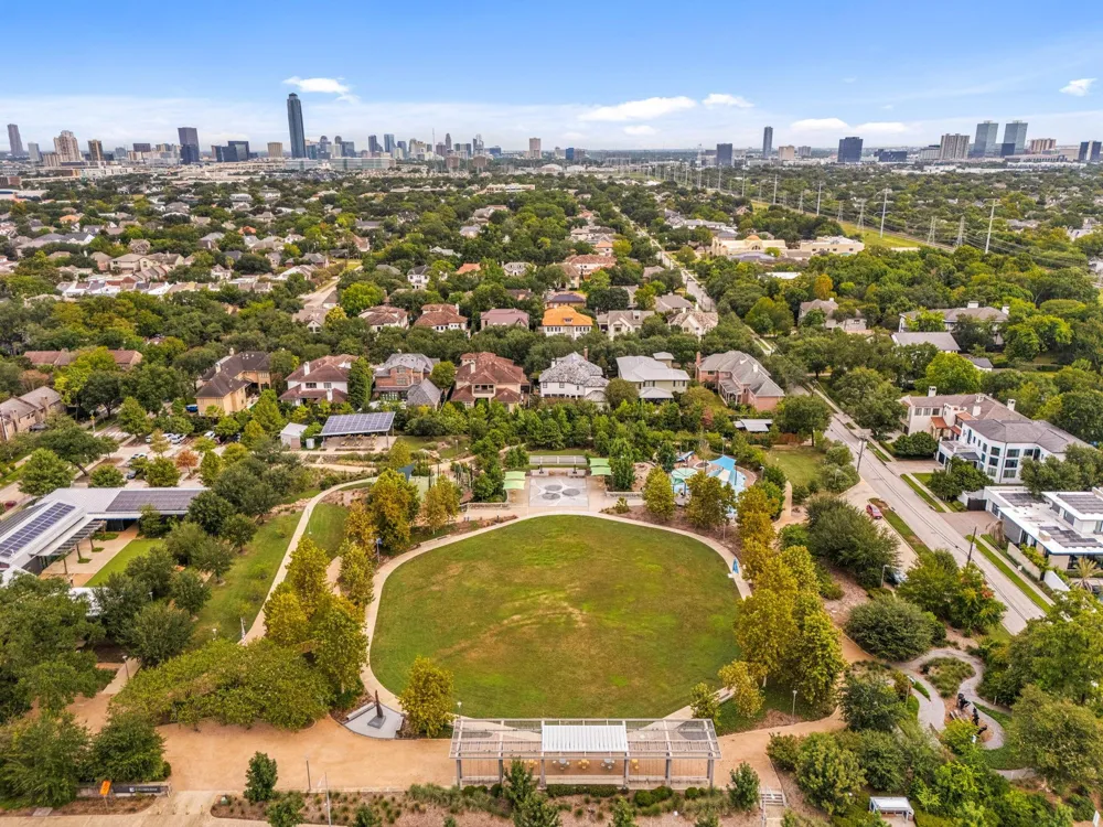 137 White Drive Bellaire, TX 77401
