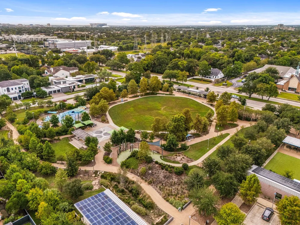 137 White Drive Bellaire, TX 77401