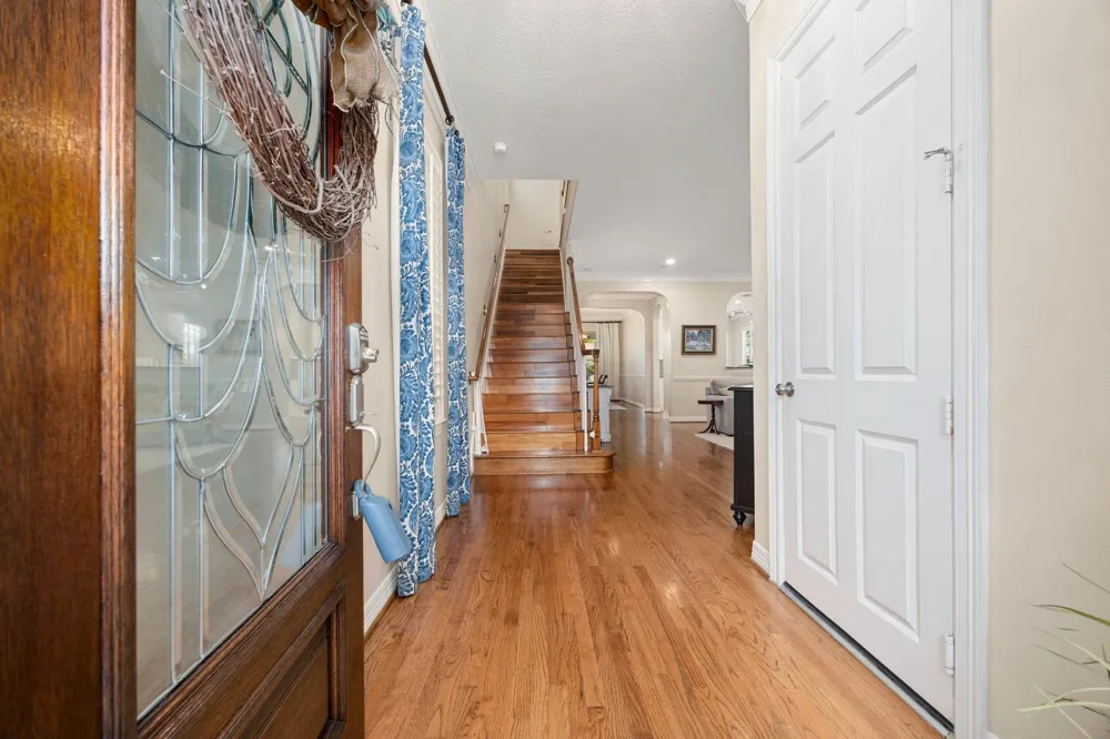 137 White Drive Bellaire, TX 77401