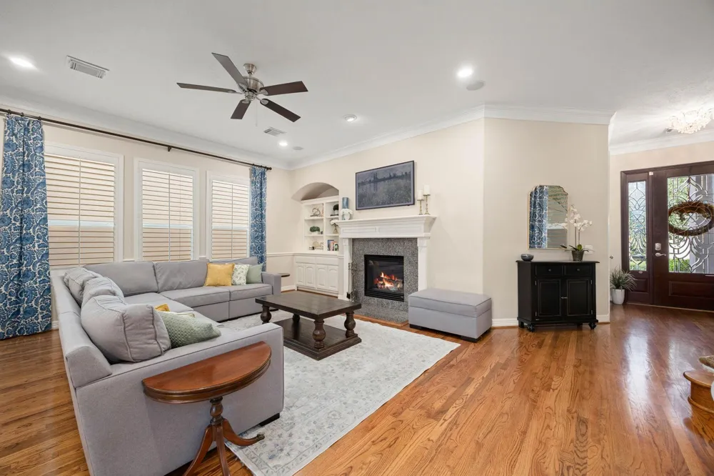 137 White Drive Bellaire, TX 77401