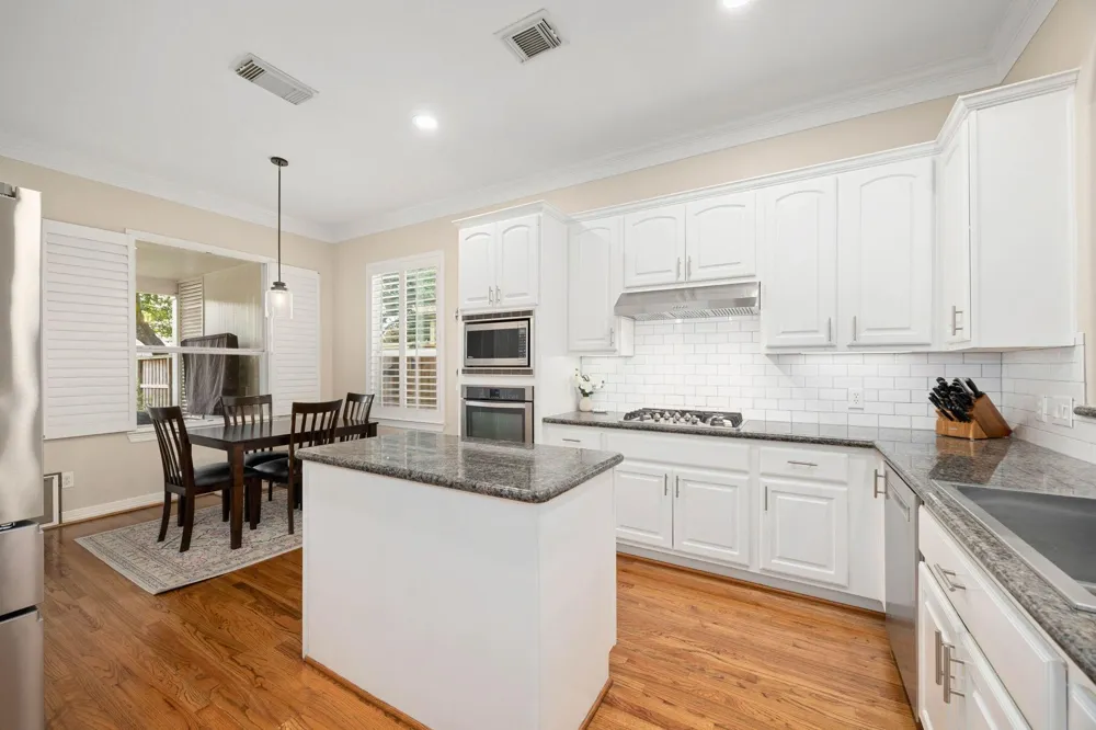 137 White Drive Bellaire, TX 77401