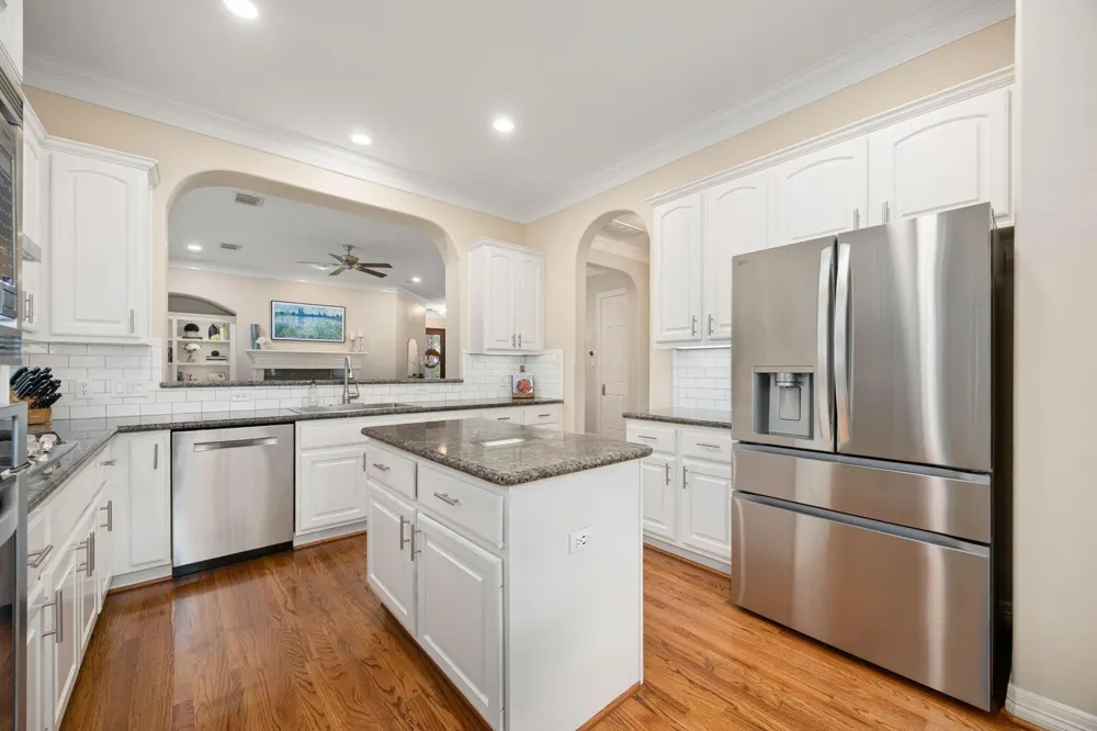 137 White Drive Bellaire, TX 77401