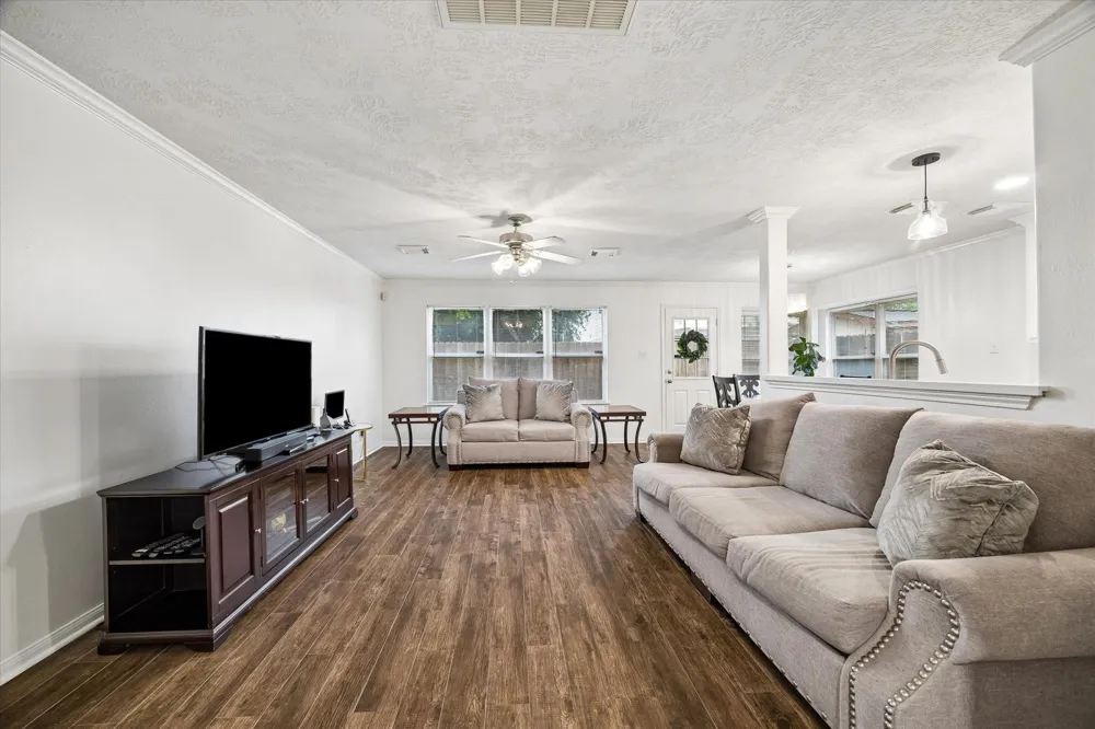 2709 Los Alamos Circle Deer Park, TX 77536