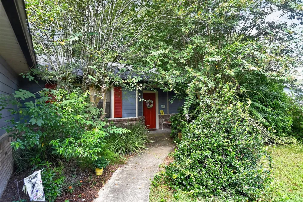950 WOODSITE DRIVE Deland, FL 32720