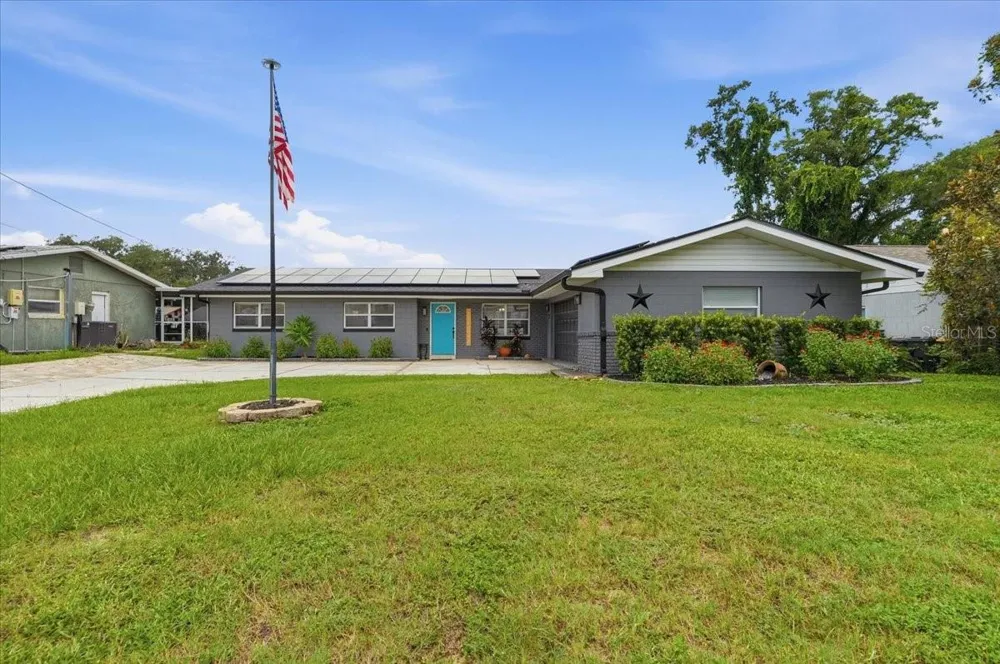 121 LOWELL ROAD Winter Haven, FL 33884