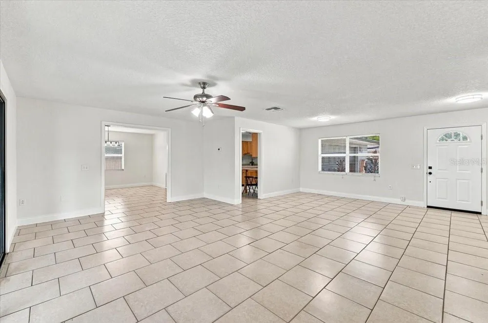 121 LOWELL ROAD Winter Haven, FL 33884