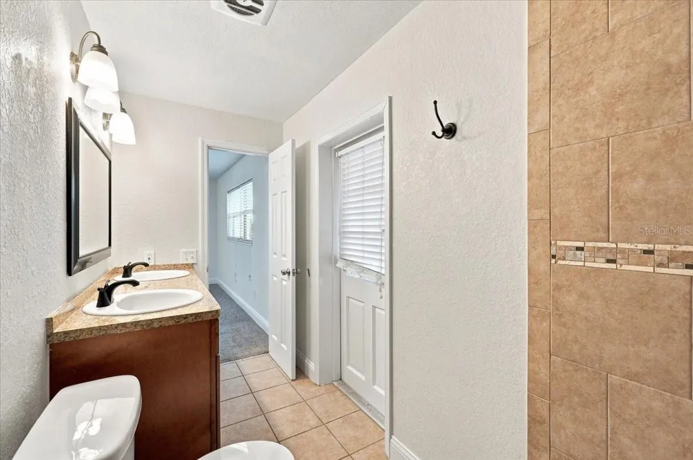 121 LOWELL ROAD Winter Haven, FL 33884