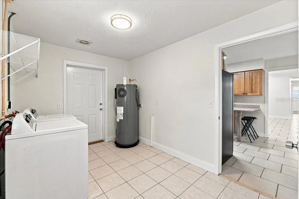 121 LOWELL ROAD Winter Haven, FL 33884