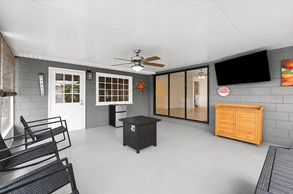 121 LOWELL ROAD Winter Haven, FL 33884