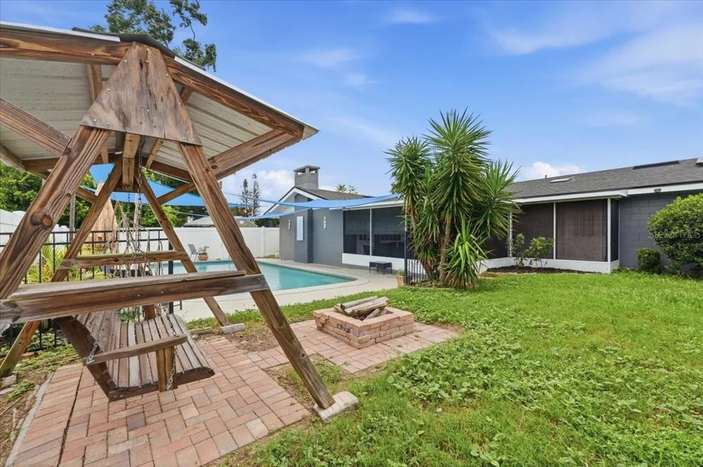 121 LOWELL ROAD Winter Haven, FL 33884