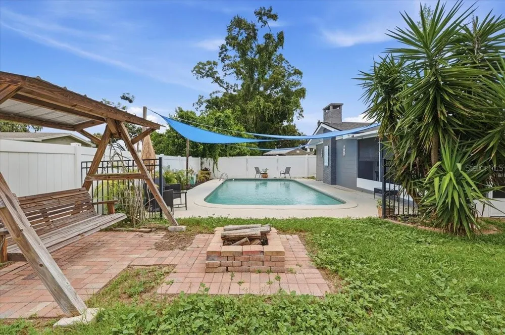 121 LOWELL ROAD Winter Haven, FL 33884