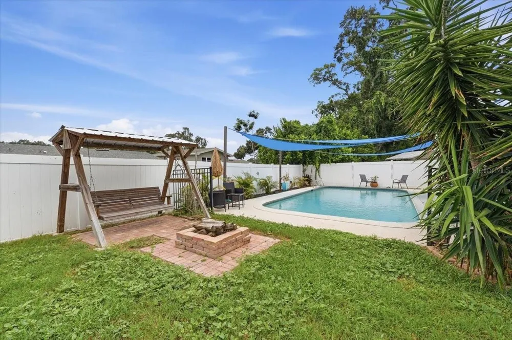 121 LOWELL ROAD Winter Haven, FL 33884