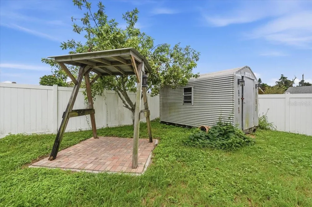 121 LOWELL ROAD Winter Haven, FL 33884