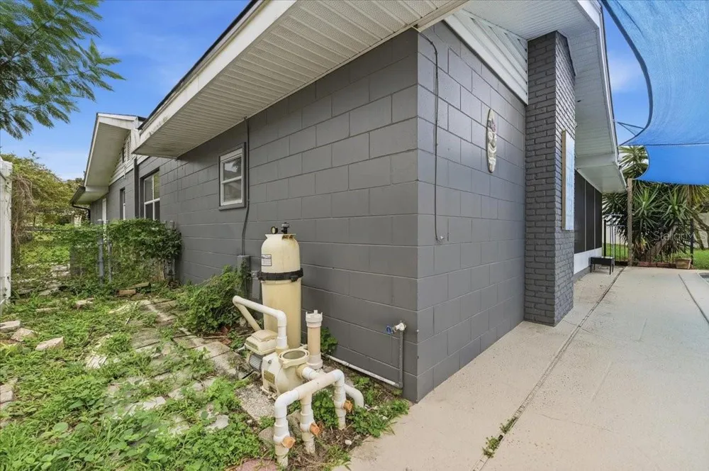 121 LOWELL ROAD Winter Haven, FL 33884