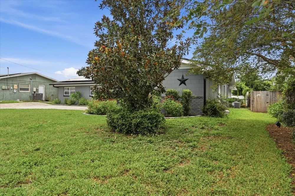 121 LOWELL ROAD Winter Haven, FL 33884
