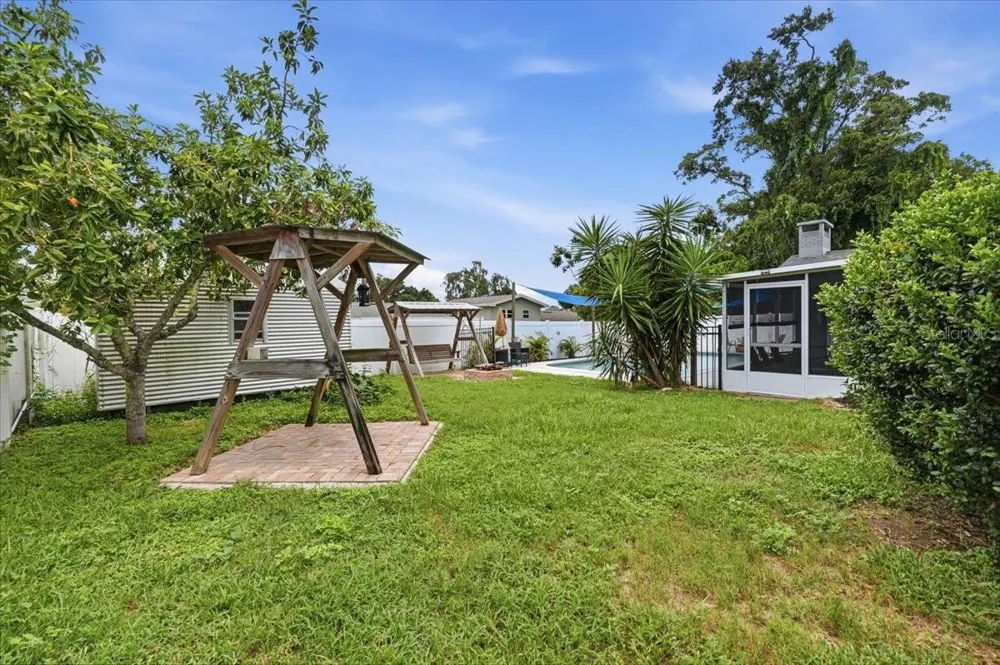 121 LOWELL ROAD Winter Haven, FL 33884