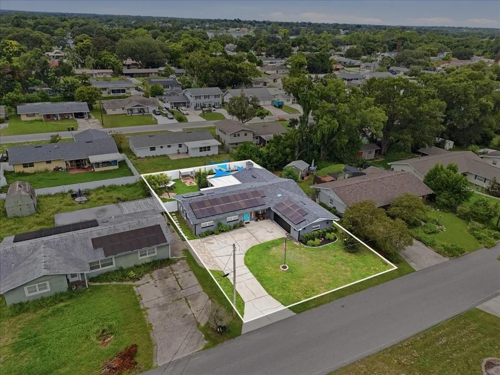 121 LOWELL ROAD Winter Haven, FL 33884