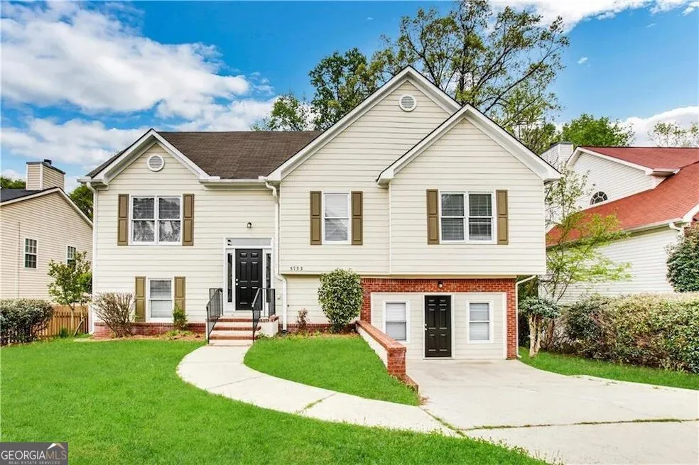 5753 Three Lakes DR Atlanta, GA 30349