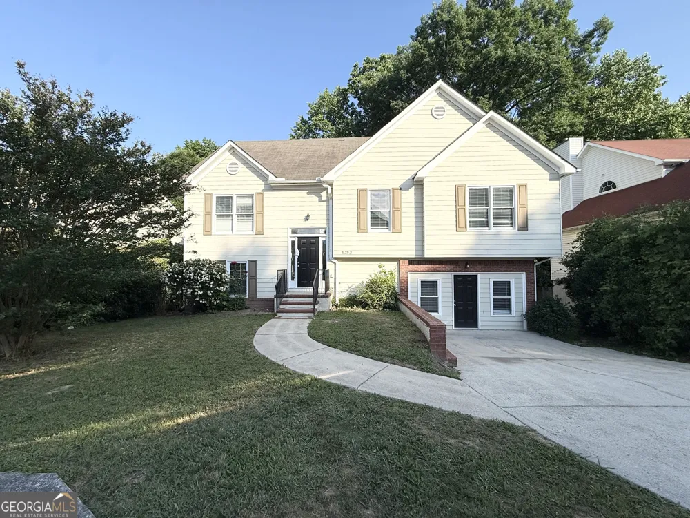 5753 Three Lakes DR Atlanta, GA 30349