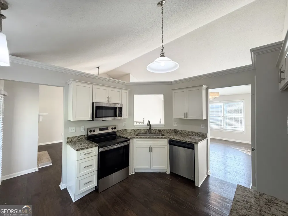 5753 Three Lakes DR Atlanta, GA 30349