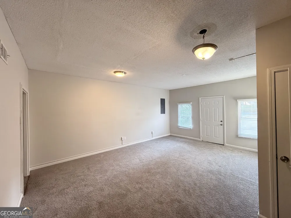 5753 Three Lakes DR Atlanta, GA 30349