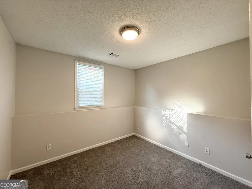 5753 Three Lakes DR Atlanta, GA 30349