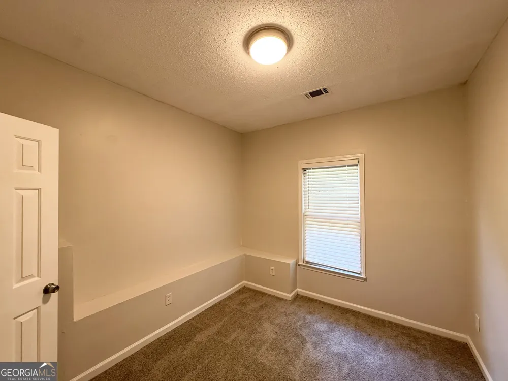 5753 Three Lakes DR Atlanta, GA 30349